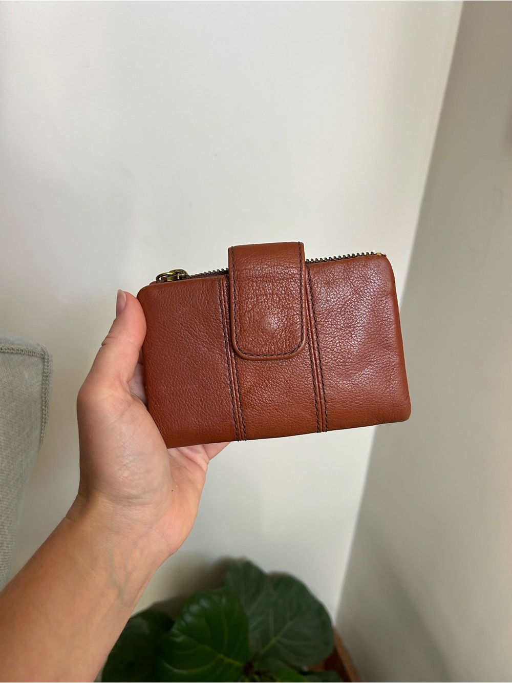 Fossil Brown Leather Zip Card Wallet - Picture 2 of 8